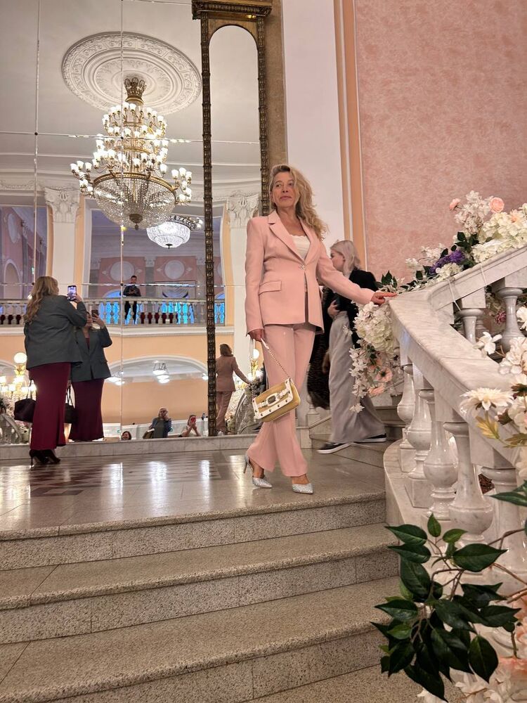 ���� 54447518 ������� Galla, 56 ���, ���� ���������� � Culver City