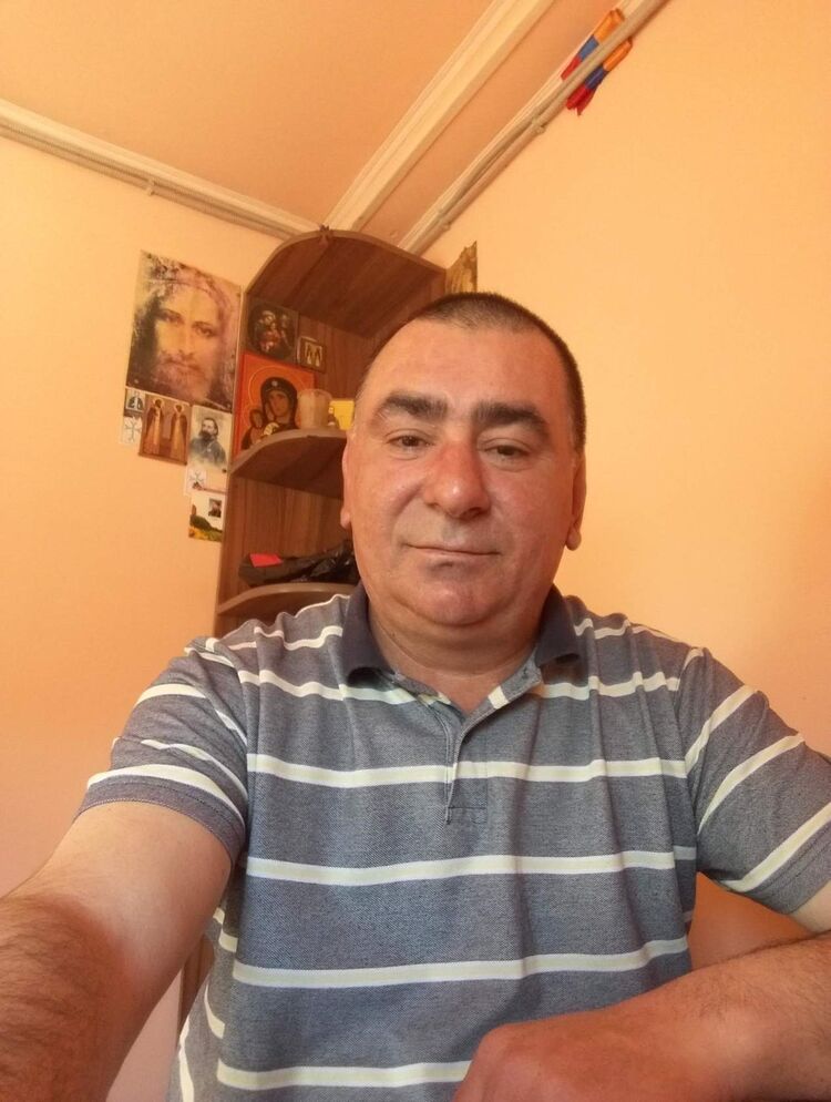  25629358  Garik, 50 ,    -