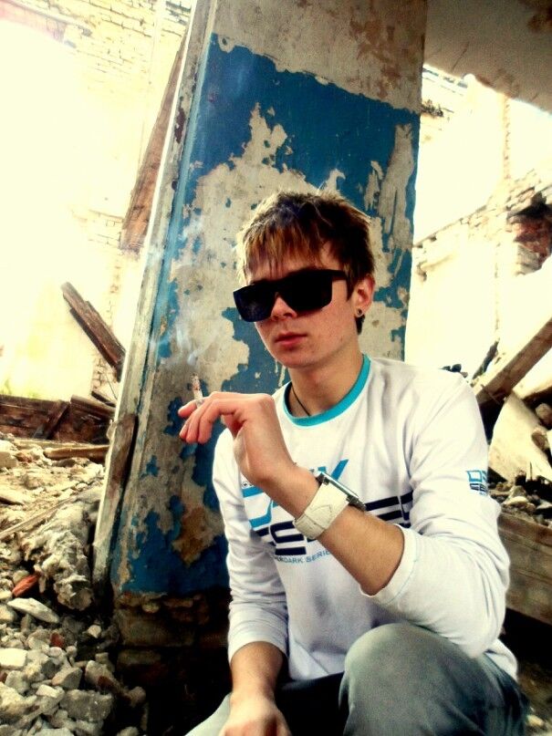  ,   Den, 32 ,   , 