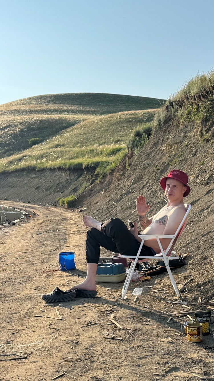  52626798  Anton, 25 ,    