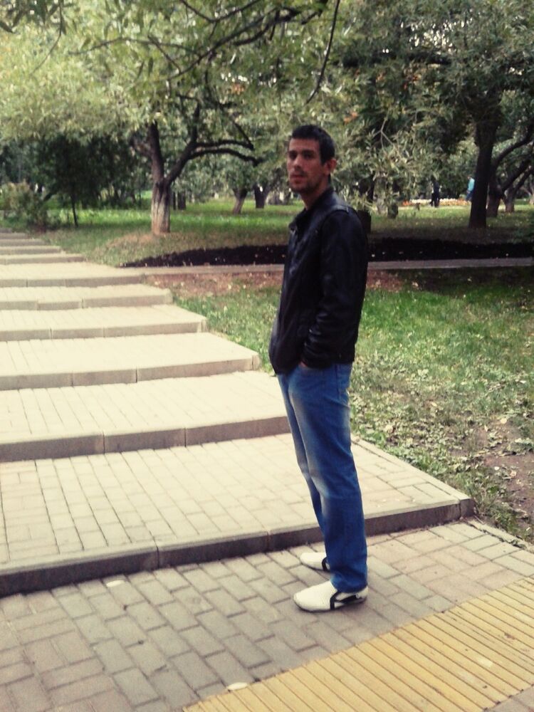  6812458  Dmitri, 35 ,    