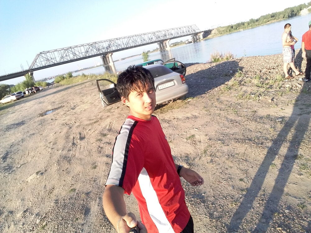  13057878  Izat, 33 ,    -