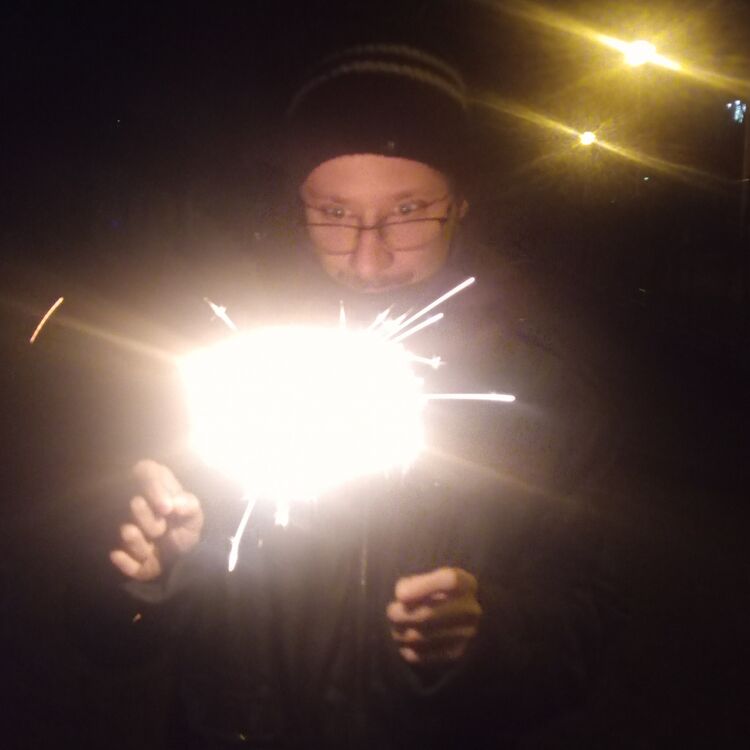  51637708  Krzysztof, 25 ,    