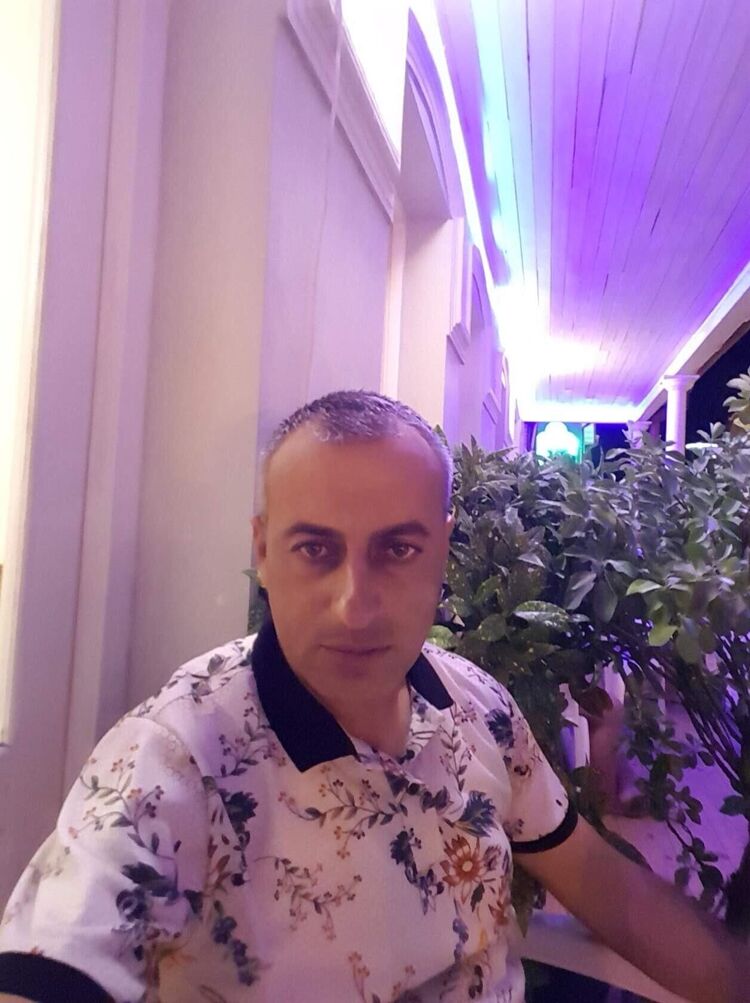 29210648  Arman, 47 ,    