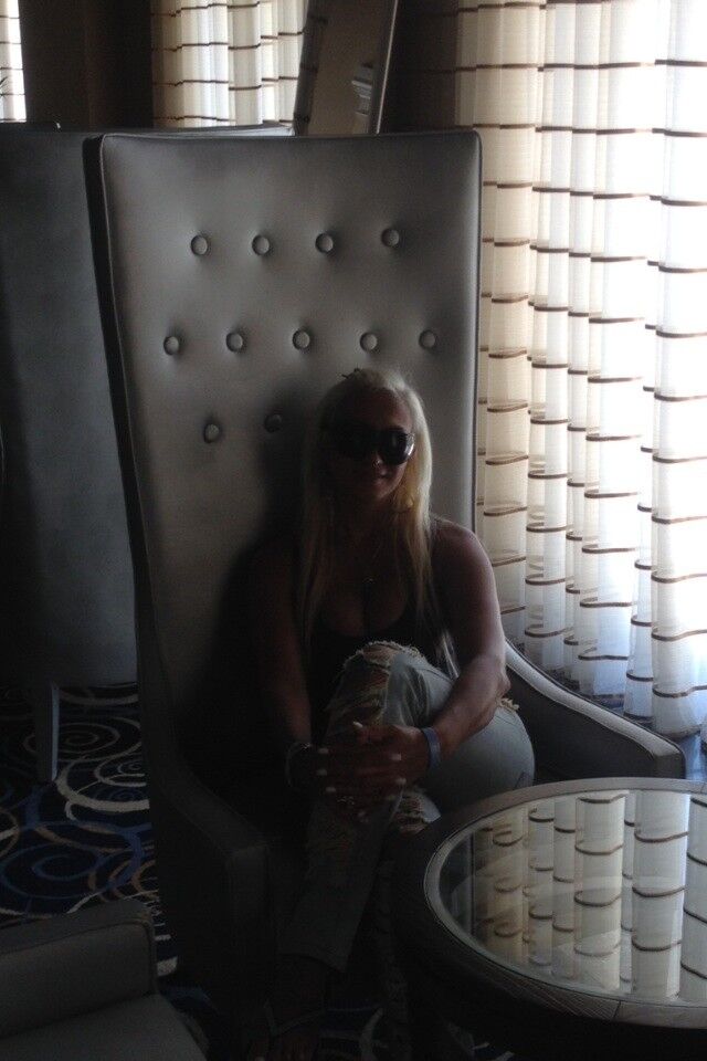  ,   Tina, 40 ,   ,   , c 