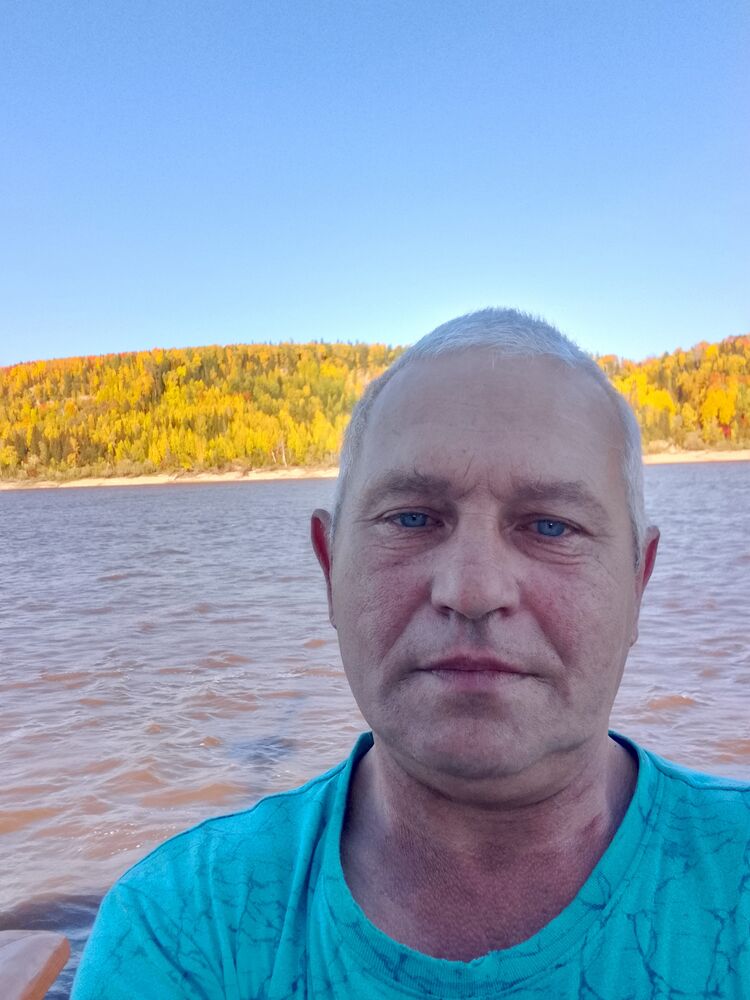  54450428  Leonid, 52 ,    