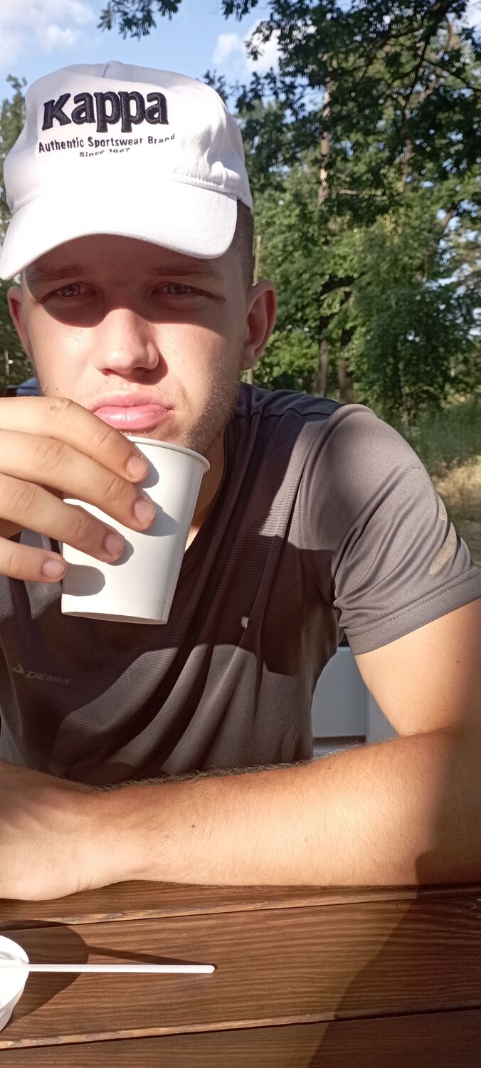  27545598  Daniil, 22 ,    