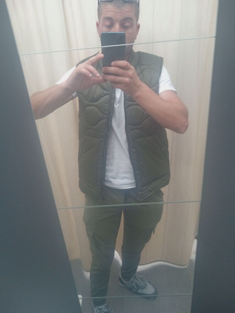  34783978  , 32 ,    Praha