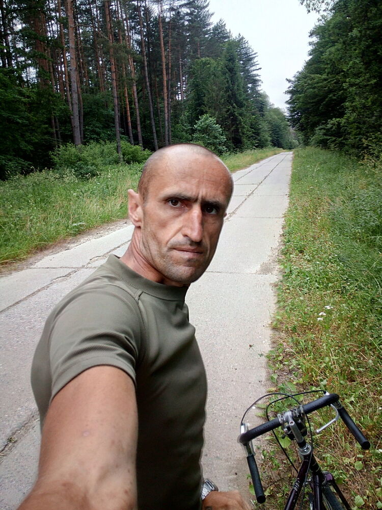  18598498  Andriy, 47 ,    -