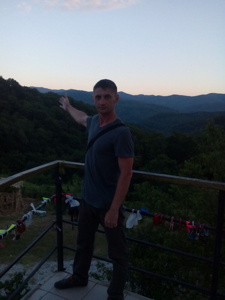  ,   Maks, 42 ,   ,   , c 