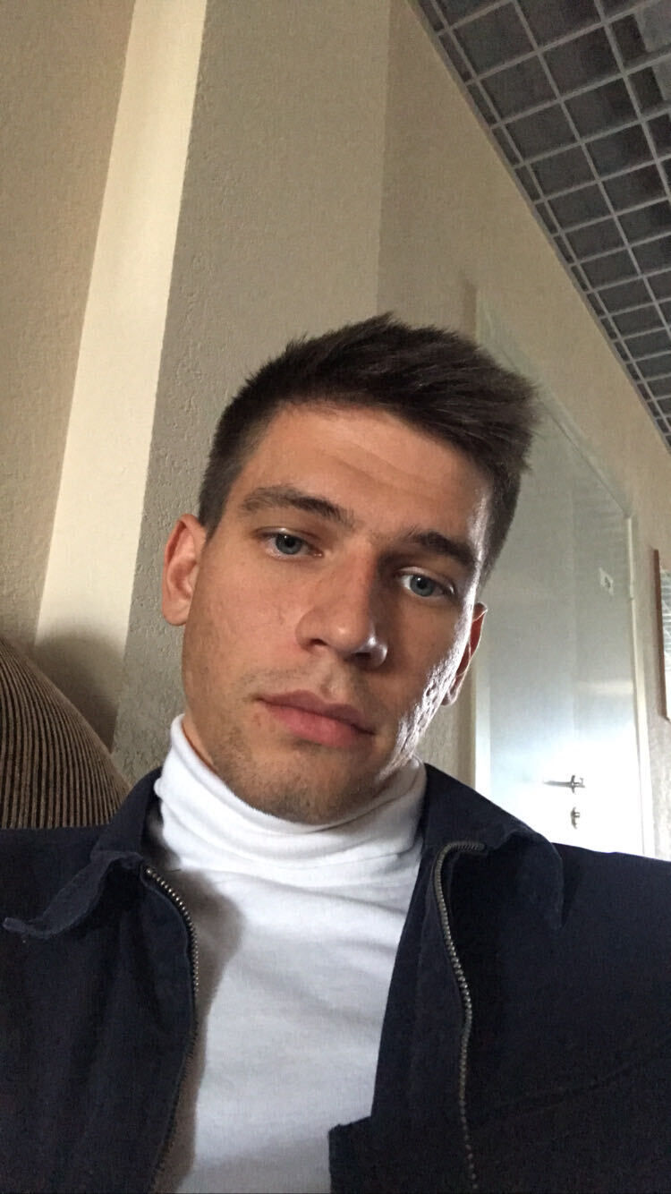  28908998  Vladek, 27 ,    