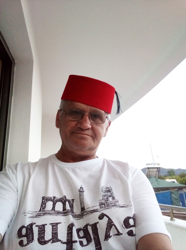  18258388  Petja, 64 ,    