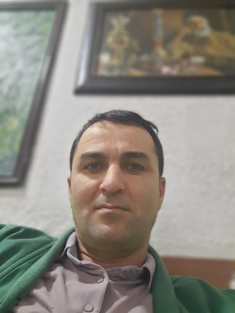  38601818  Yunis, 42 ,    