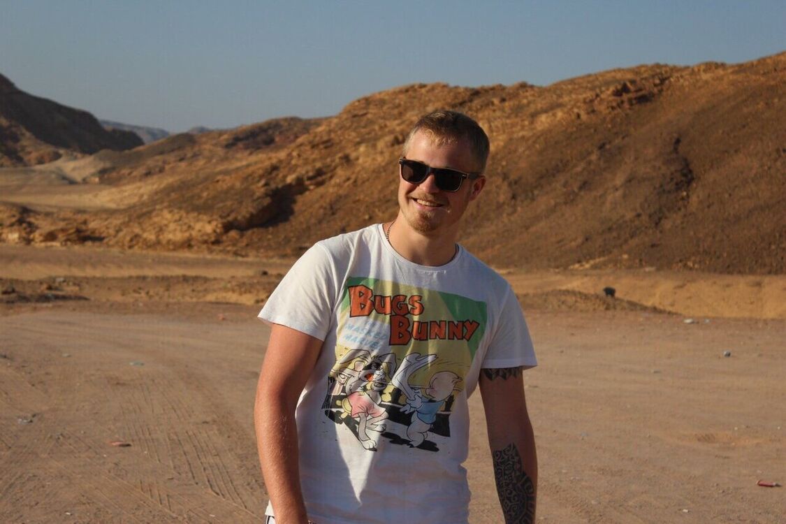  -,   Denis, 32 ,   ,   , c 