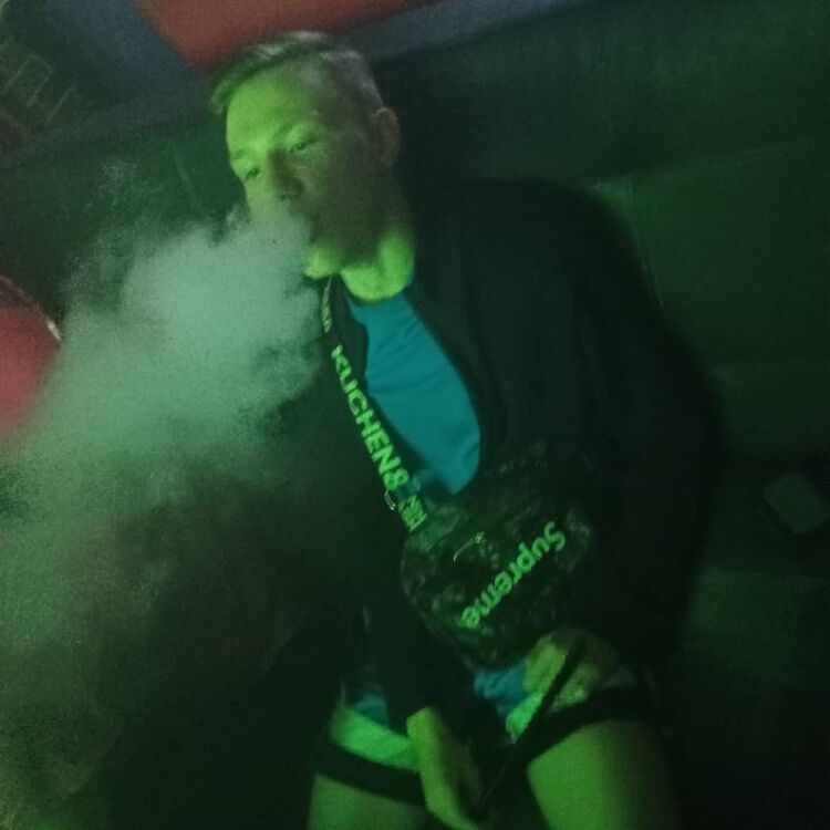  27199198  Maxim, 21 ,    