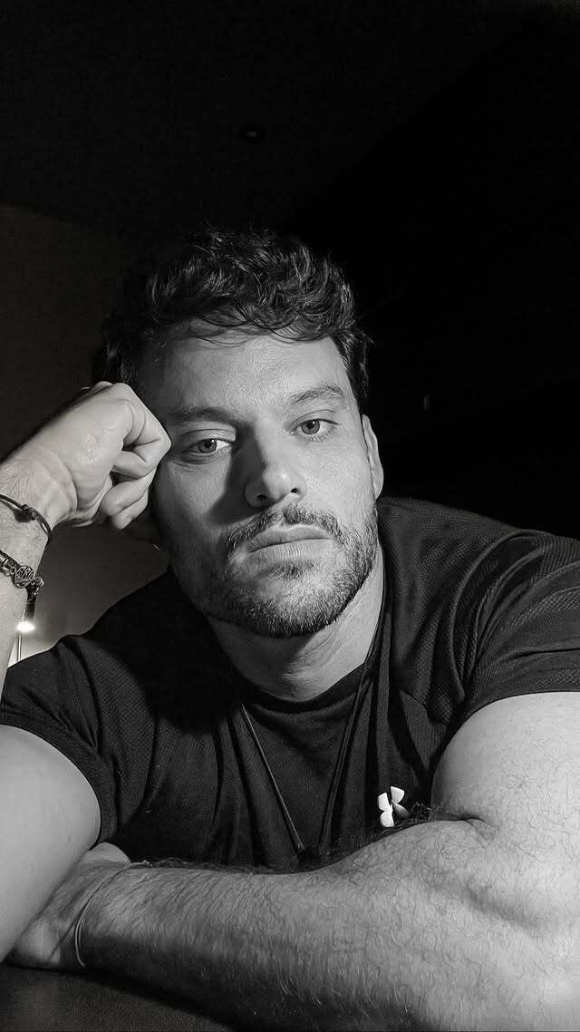  53977308  Seka, 35 ,    