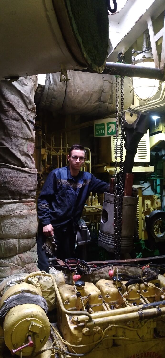  34592428  Vladimir, 23 ,    -