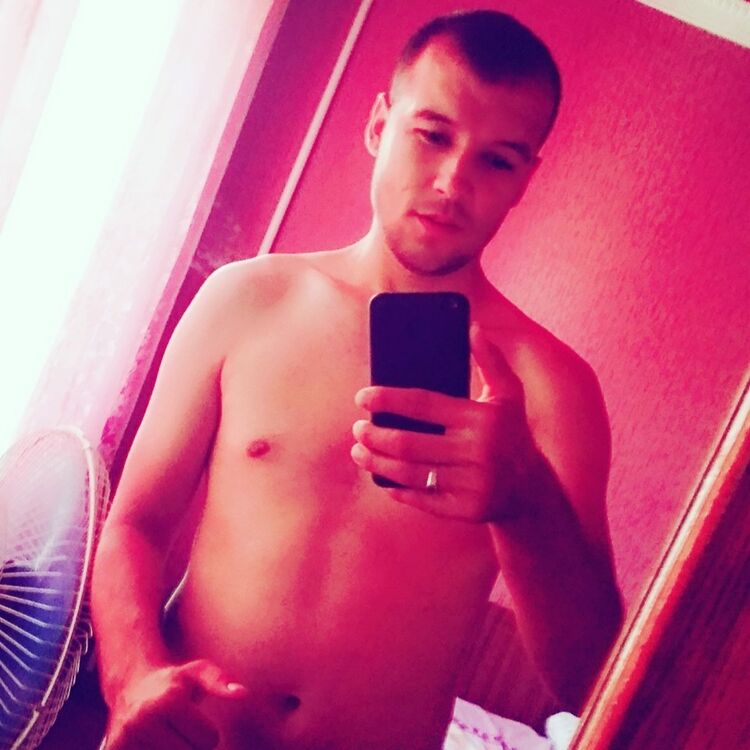  17974998  Rahmatjon, 32 ,    