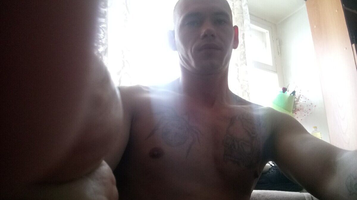  22516798  Slava, 33 ,    