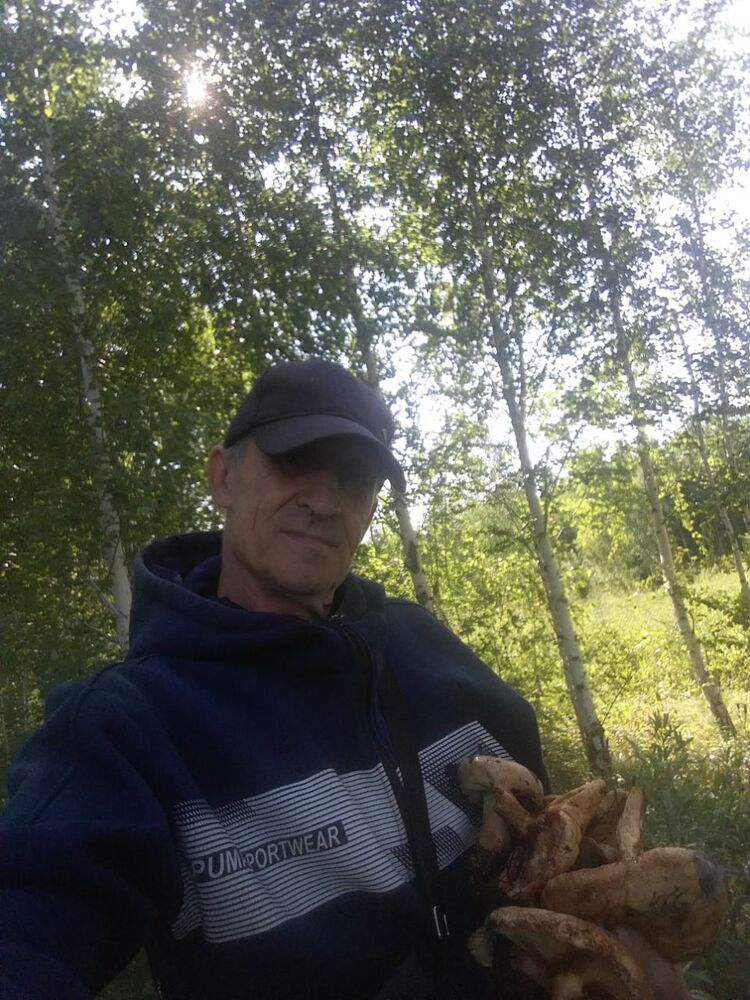  52525618  Igor, 55 ,    