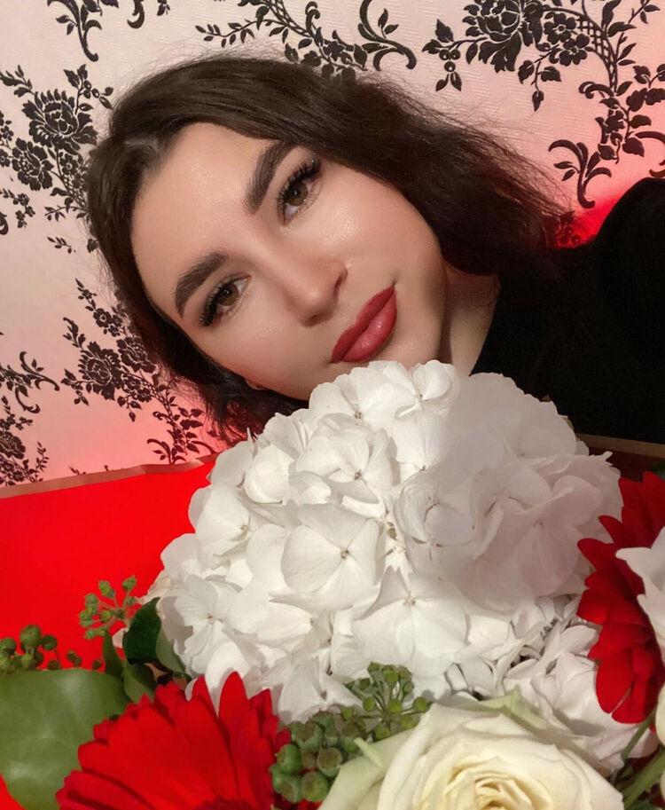  ,   Kira, 22 ,   ,   