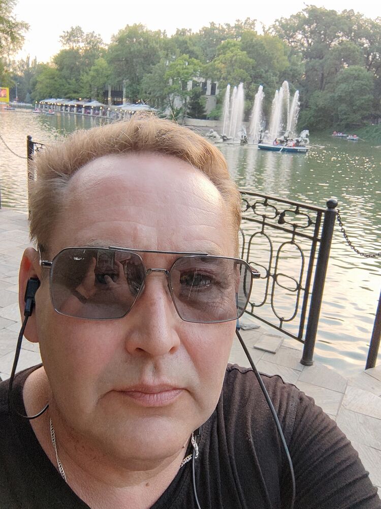  45797038  Igor, 52 ,    