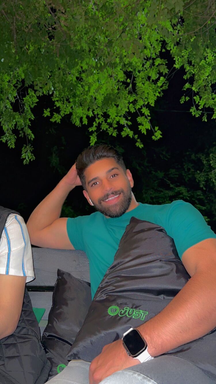  34782128  Bassam, 27 ,    