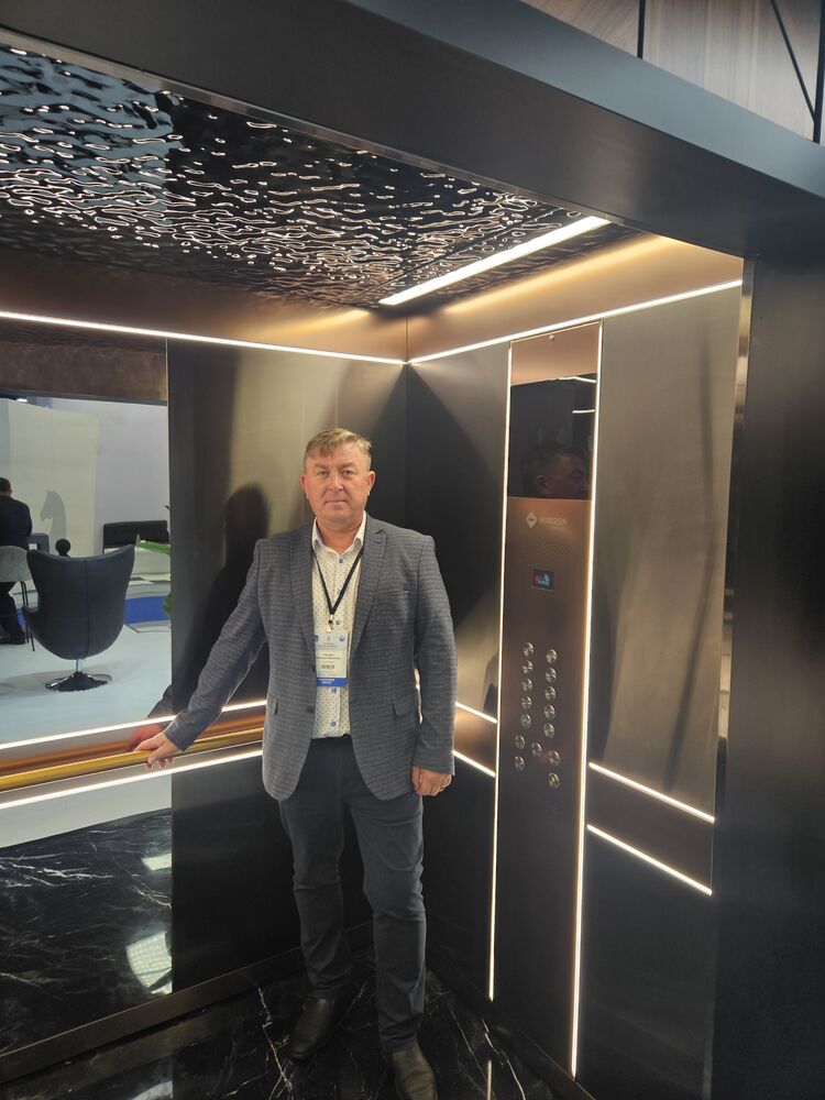  54484418  Grigory, 54 ,    