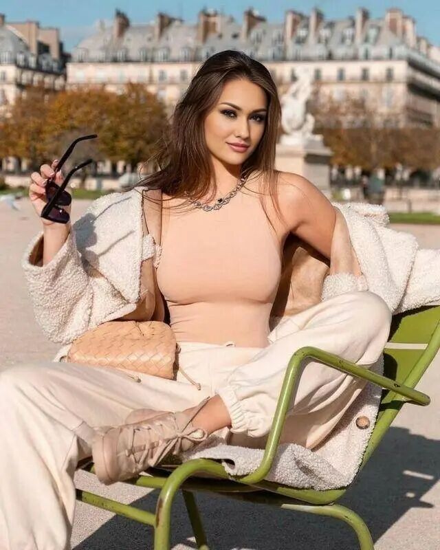  38563228  Nadine, 36 ,    