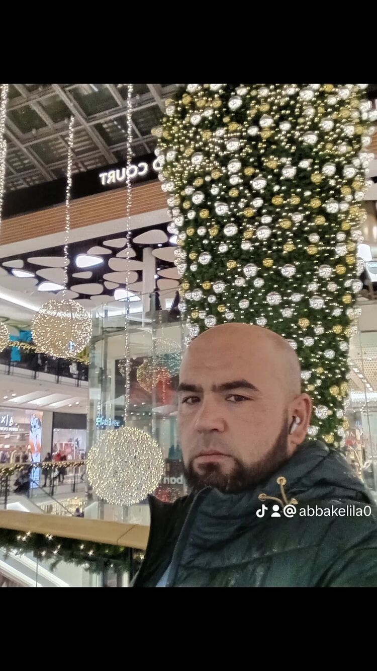  41325528  Ali, 40 ,    