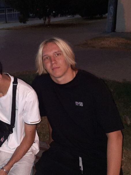  -,   Konstantin, 18 ,   ,   