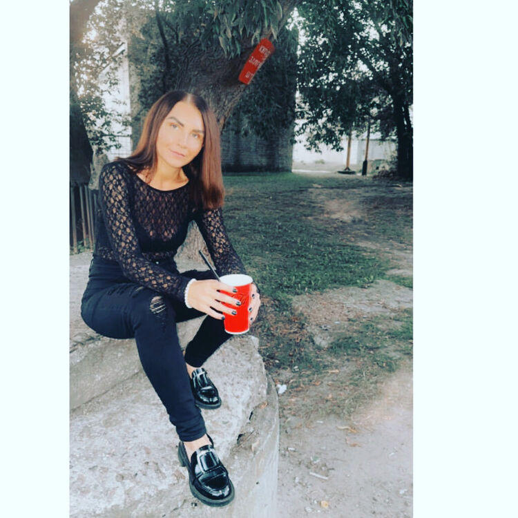  37656218  Lesia, 39 ,    