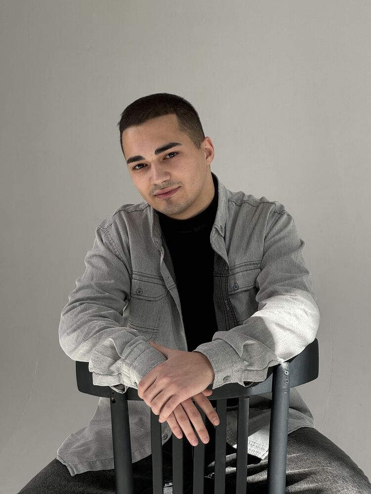  47067768  Ruben, 21 ,    --