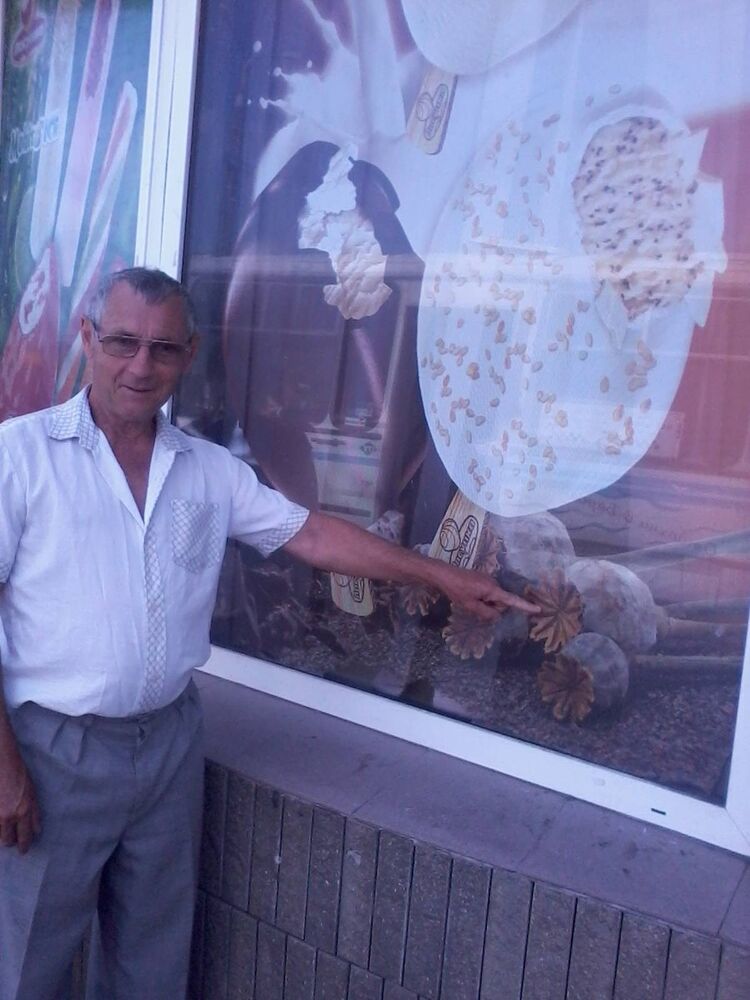  8897238  Viktor, 74 ,    
