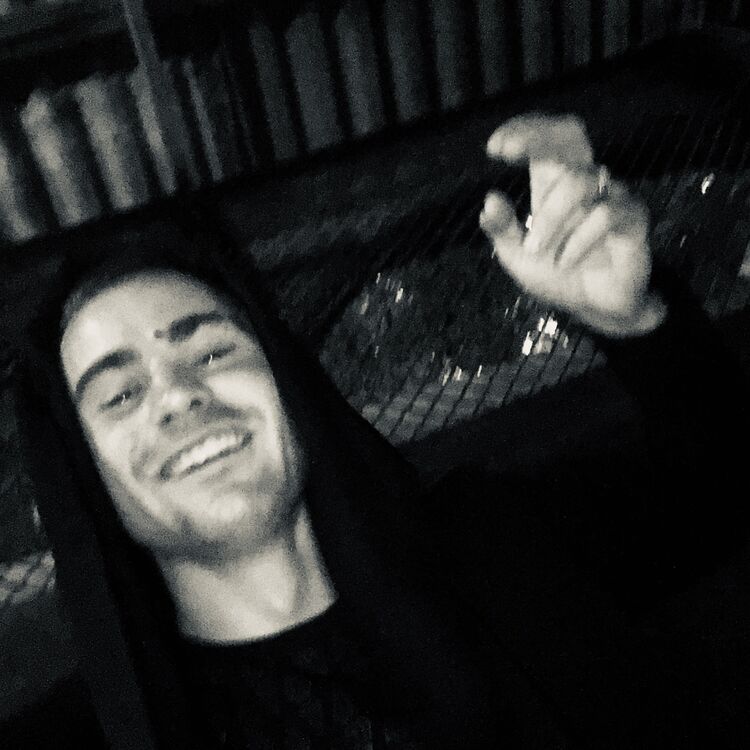 36185508  Makc, 25 ,    