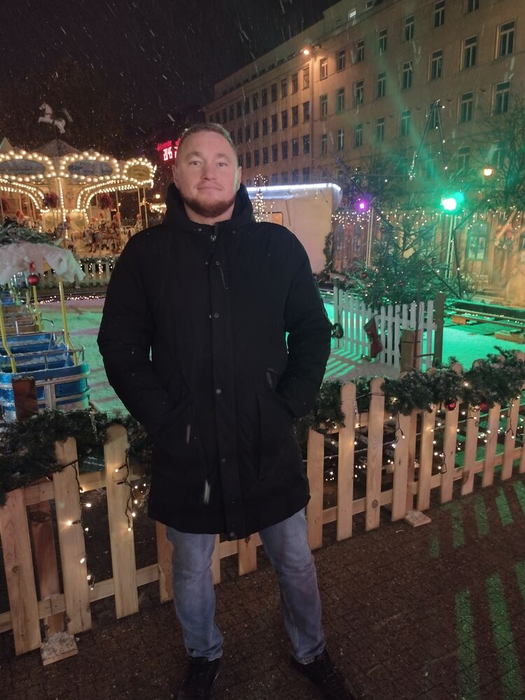  30823208  Pavel, 36 ,    