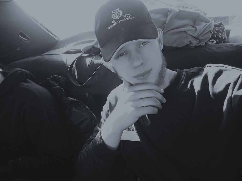  ,   Mikael, 22 ,   ,   
