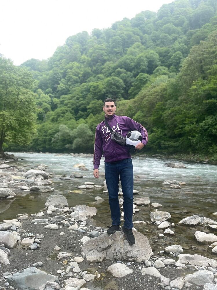  41954328  Mikhail, 31 ,    