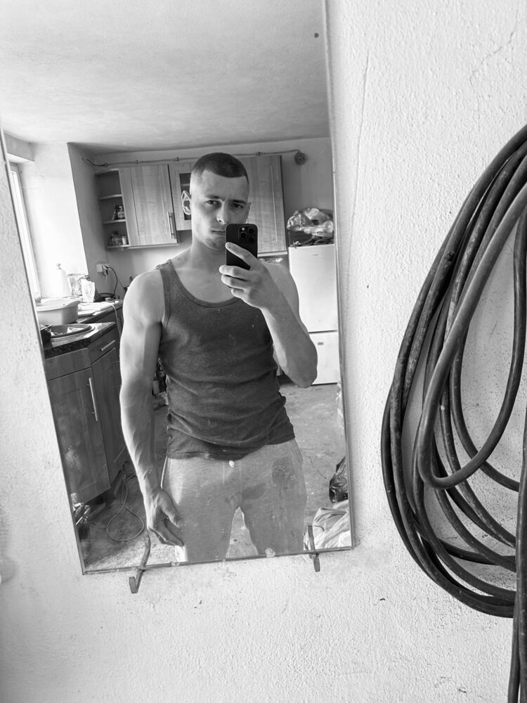  52536988  Serhiy, 23 ,    Plzen