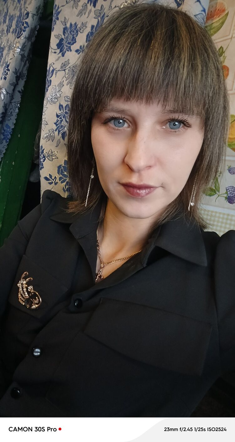  51596708  Kristina, 27 ,    