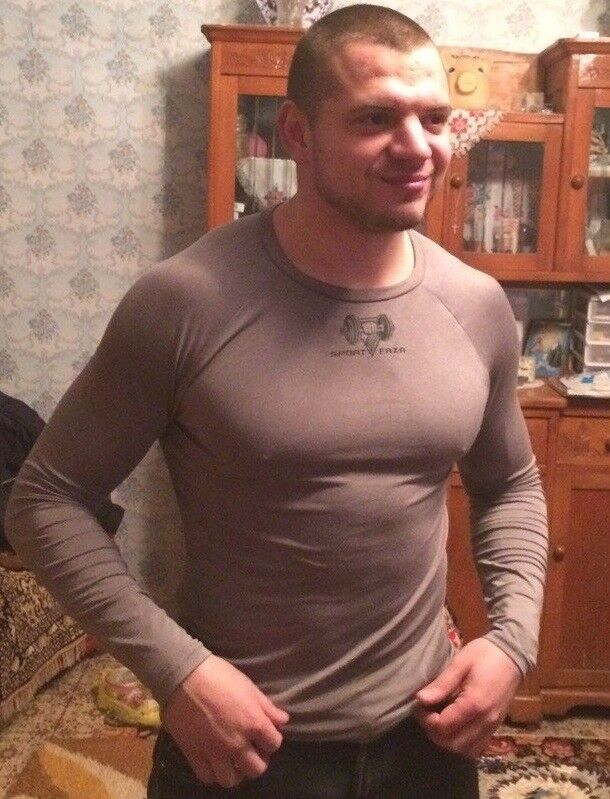  19811738  Alexandr, 35 ,    