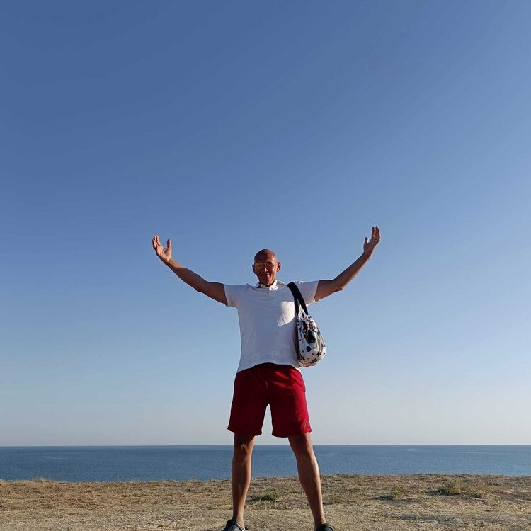  ,   Viktor, 48 ,   ,   