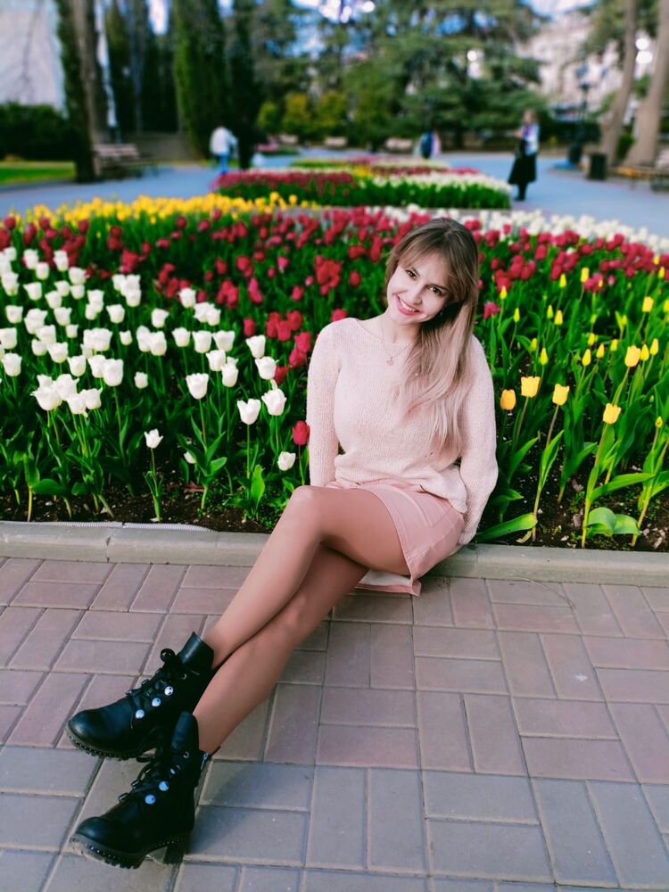  43312138  Julia, 30 ,    