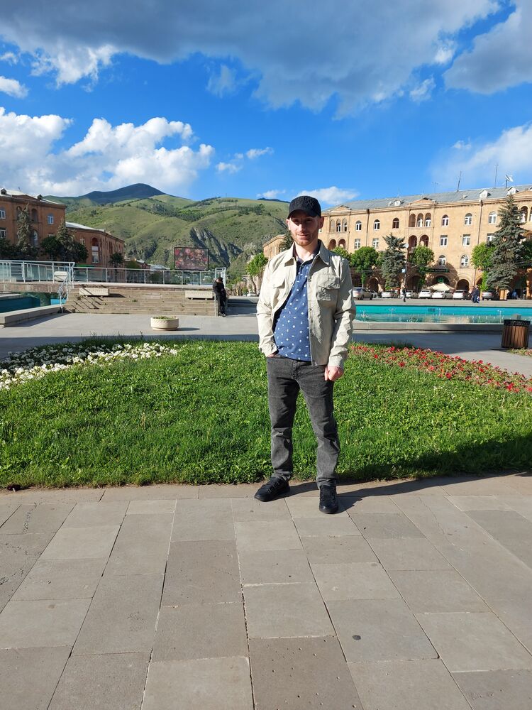  43556858  Arman, 40 ,    