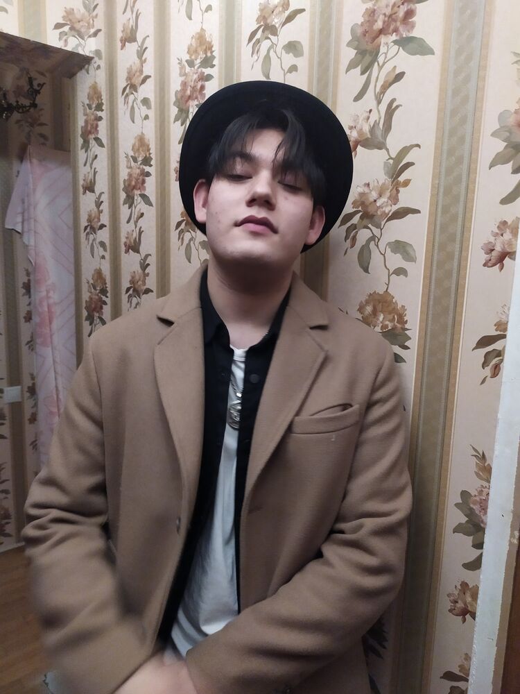  31086788  Chuck, 25 ,    