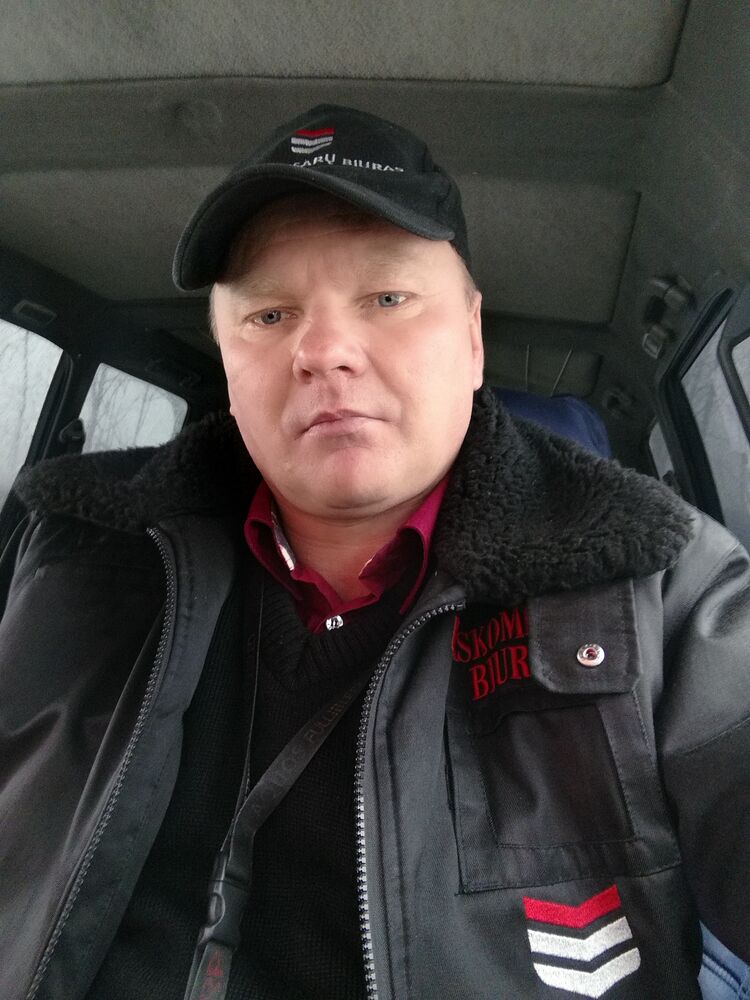  22660898  Vitalij, 46 ,    