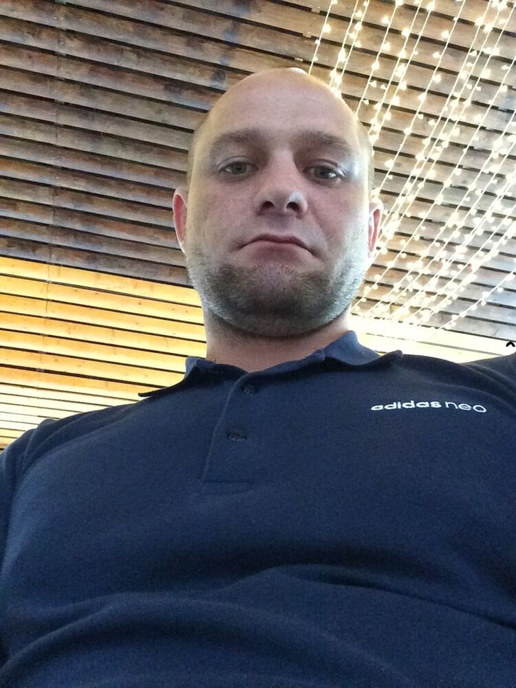  12098138  Aleksei, 38 ,    