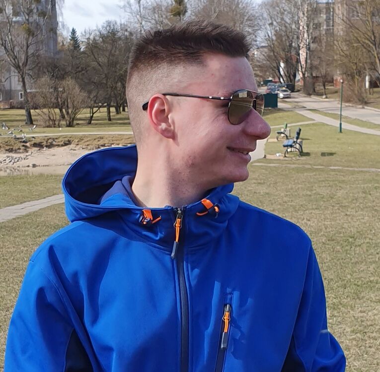  48479768  , 28 ,    