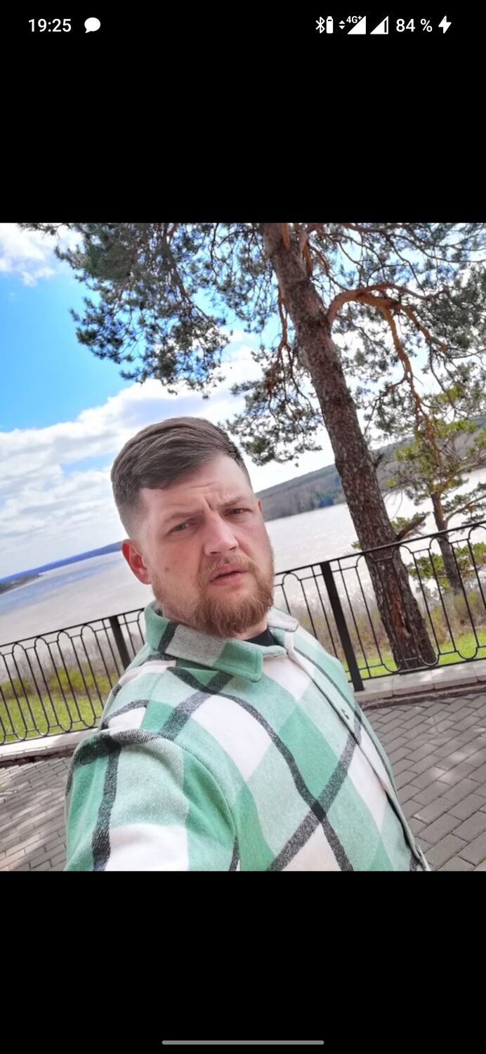  36050518  Konstantin, 33 ,    