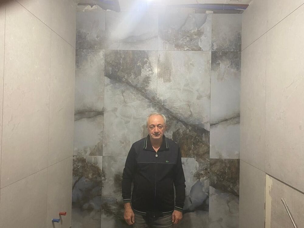  49631748  Murad, 62 ,    